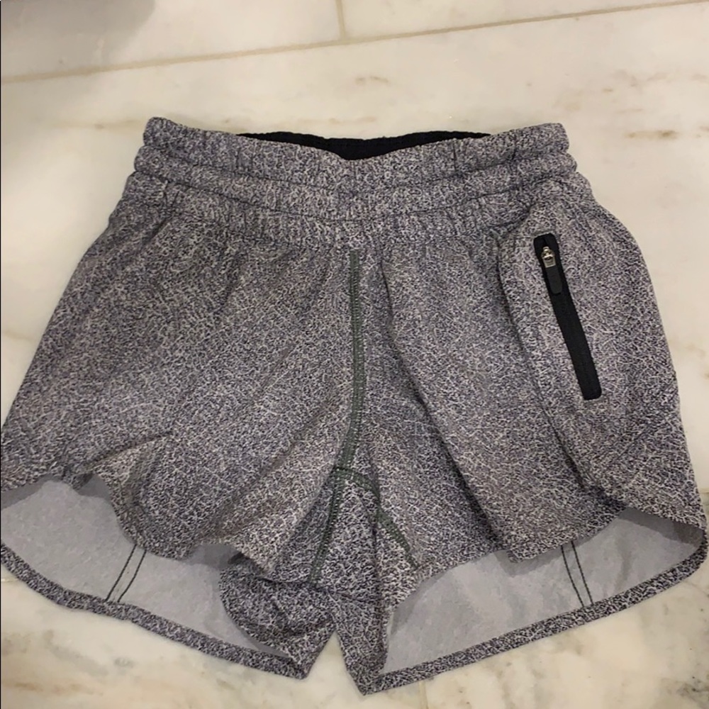 Lulu tracker shirt V 4”, size 4, color is grey